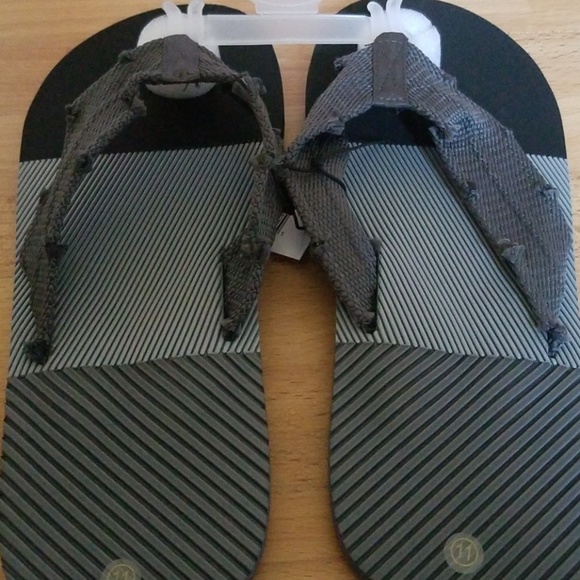 Men Flip Flops Distressed - Picture 2 of 4